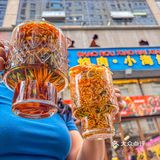 进店嘴巴就没有停过……   