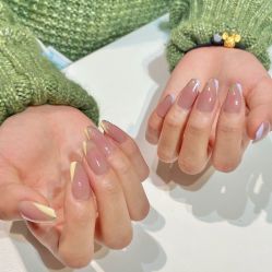 -花岐款式专研健康美甲沙龙