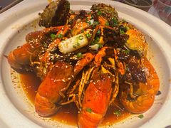 -肥肥虾庄·金牌油焖大虾(汉街SKP店)