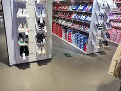 -唯品会(北京国瑞城店)