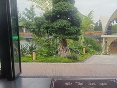 -茅草房·河畔园林火锅