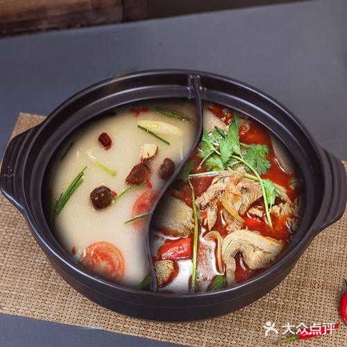 丹丹妹苗家砂锅酸辣烫鸳鸯锅图片
