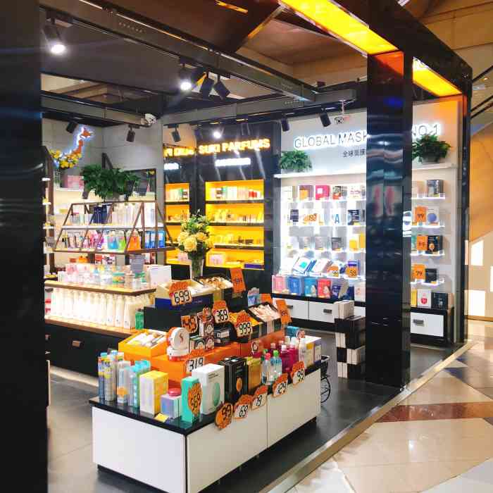 sn·suki全球爆款美妆(金地广场店)-"团结大道金地广场一楼,位于中央