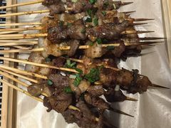 -山野的朋友露营炭火烤肉