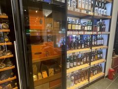 -华致名酒库雪茄烟酒(荣科路店)