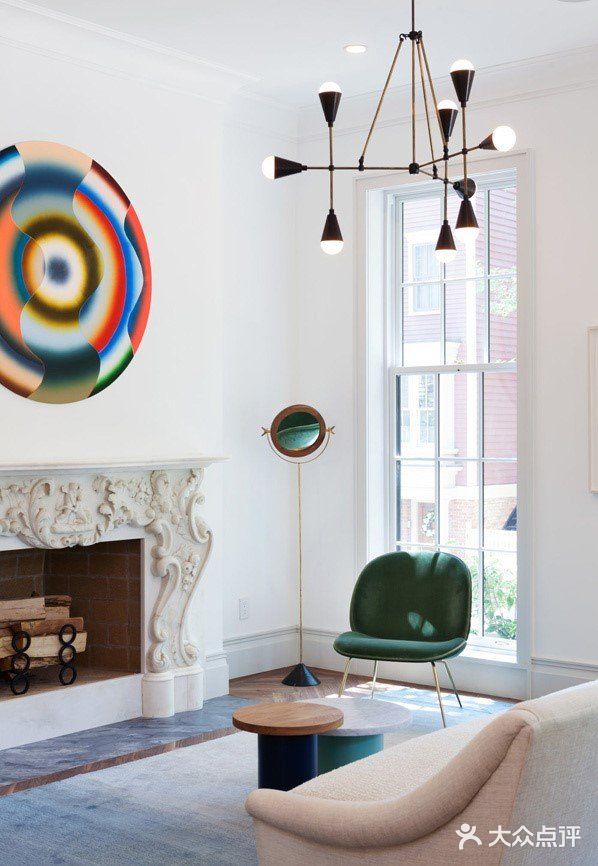 这座公寓在设计师的改造下，保留了原先的一些元素