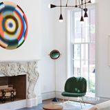 这座公寓在设计师的改造下，保留了原先的一些元素