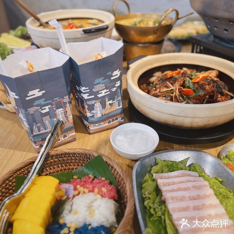 年轻人生活新方式-边吃火锅边烤肉～