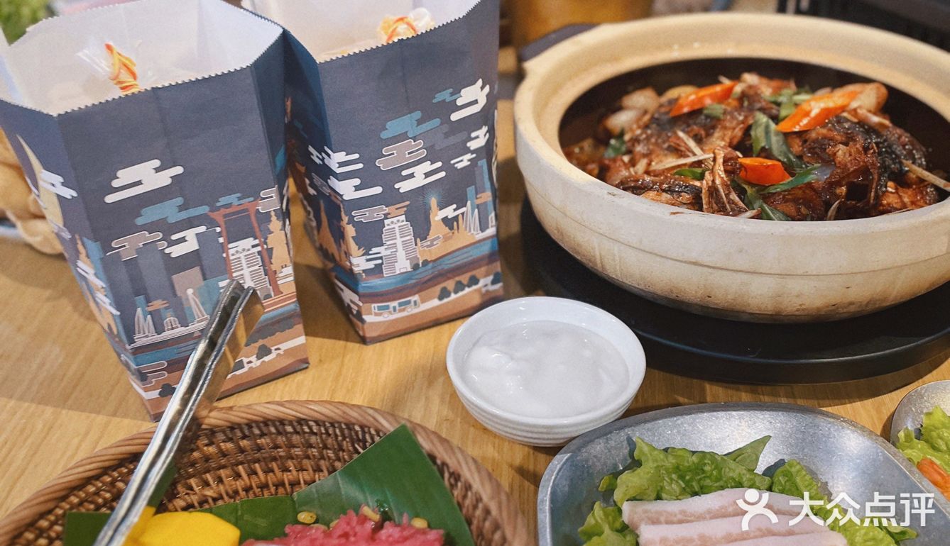 年轻人生活新方式-边吃火锅边烤肉～