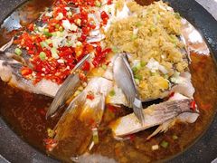 -阿瓦山寨·湘菜现炒·剁椒鱼头王(咸阳总店)