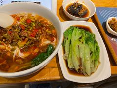 -呷佬·长沙手工米粉(金沙江路店)