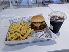 -TRIPS BURGER(大钟寺店)