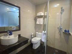 -汉庭优佳(上海娄山关路地铁站店)