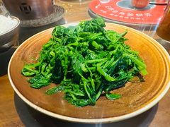 清炒豌豆尖-懒人盐府人家·自贡大麻鱼(安贞店)