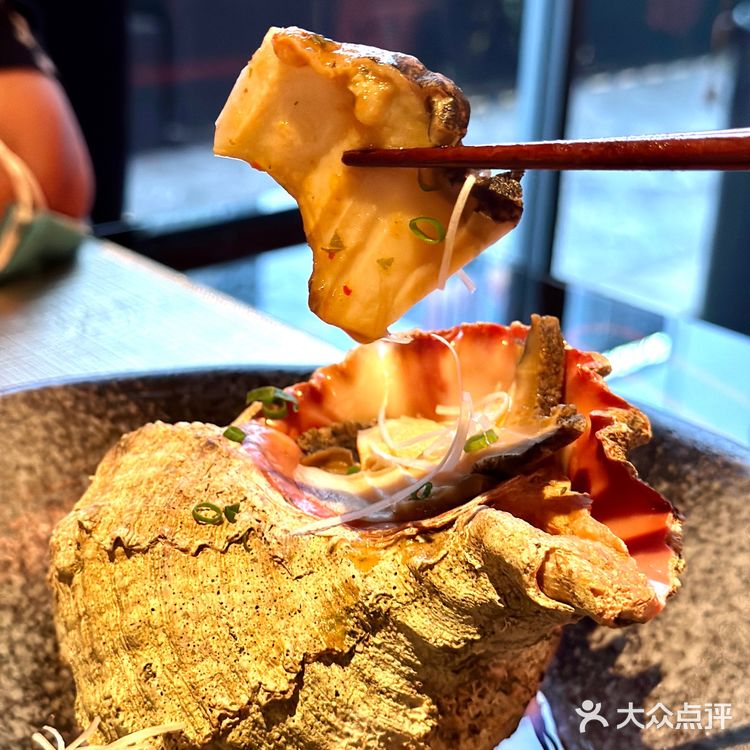 一家餐厅满足你烧鸟日料蹦迪酒吧一条龙