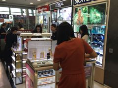 店内环境-日上免税行(浦东机场五店)
