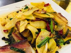 -石磨豆花家常菜·牦牛排土火锅