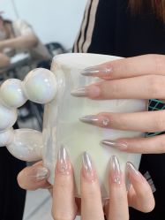 -芊屿芊浔美甲