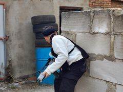 -东湖小天池真人CS彩弹野战基地