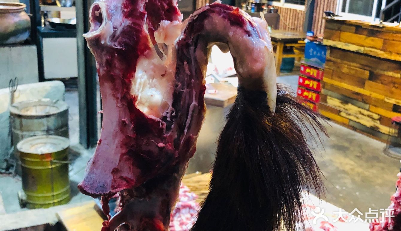 略显悲伤 松枝烤鸡、熏牛肉