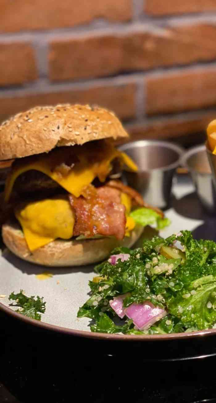 bluefrog蓝蛙(水游城店)-"周一买一送一还是可以来吃的,盘子不够热,.