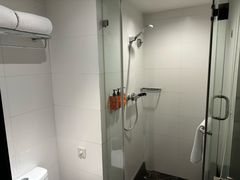 -桔子酒店(上海西藏北路地铁站店)