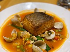 香煎三文鱼配时蔬及海鲜汤-TIAGO HOME KITCHEN(王府中环店)