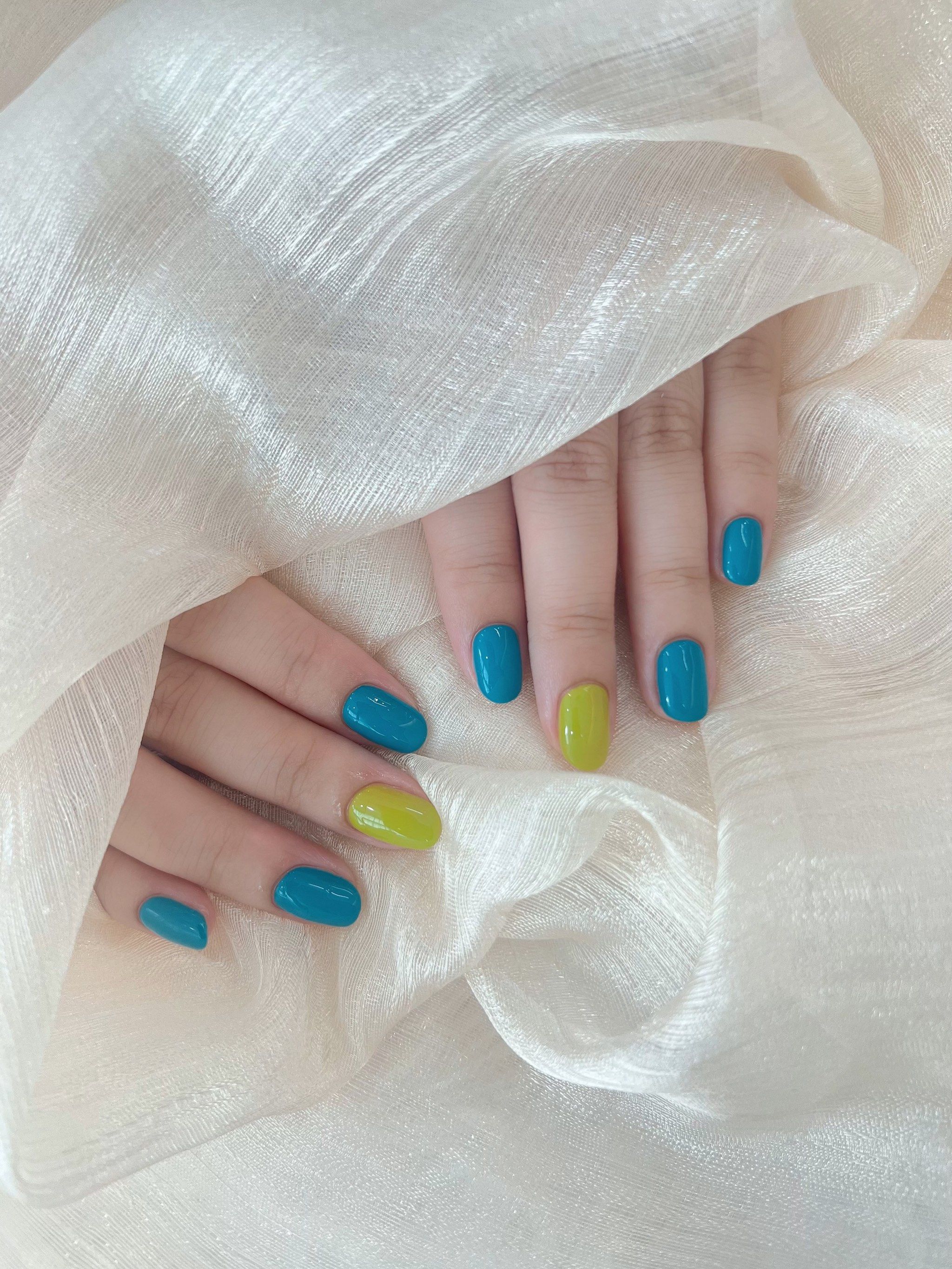 夏日显白百搭美甲单色