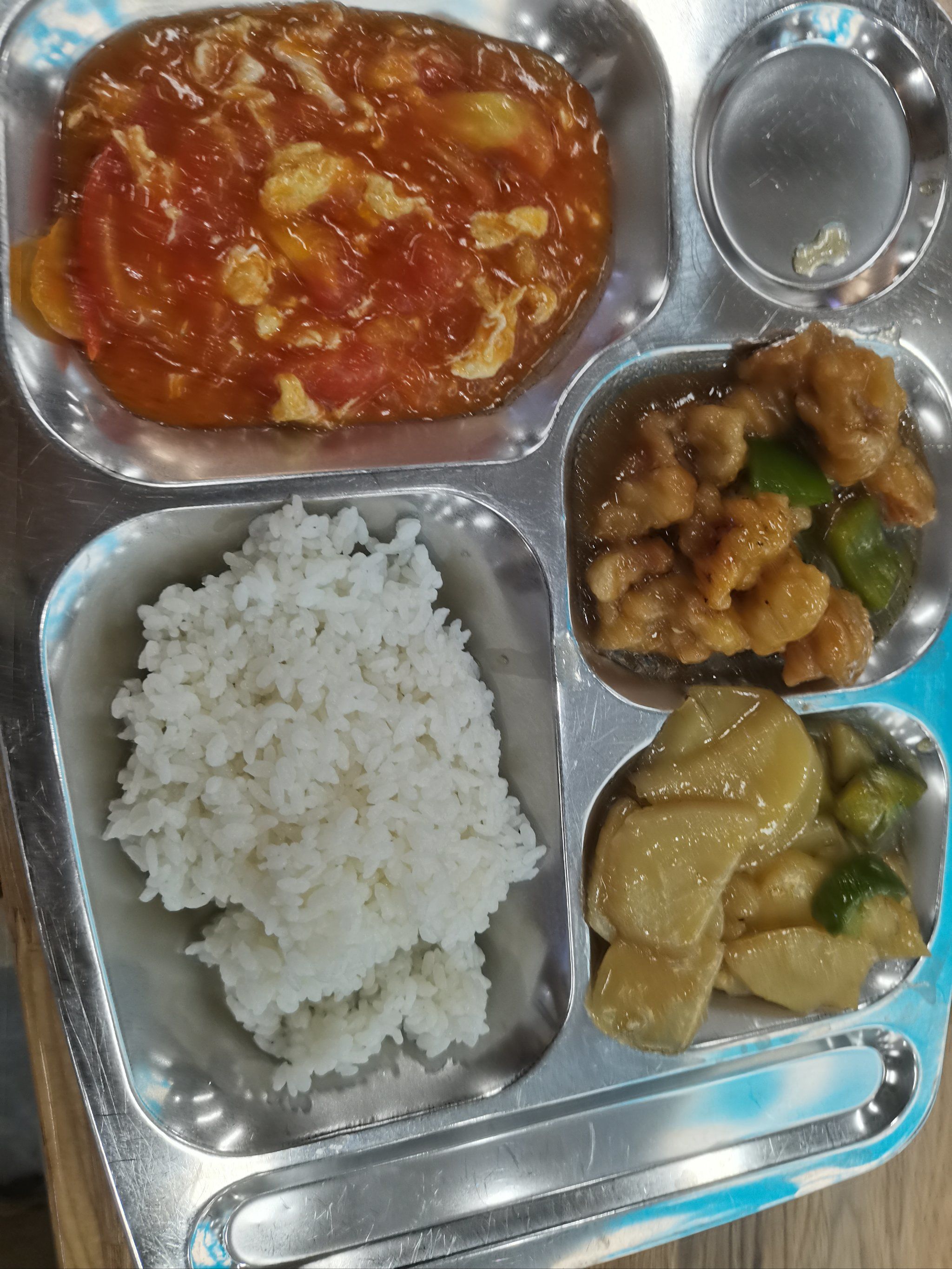 校园午餐小瞬间