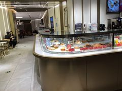 面包甜点陈列柜-Tims天好咖啡·贝果(东方广场店)