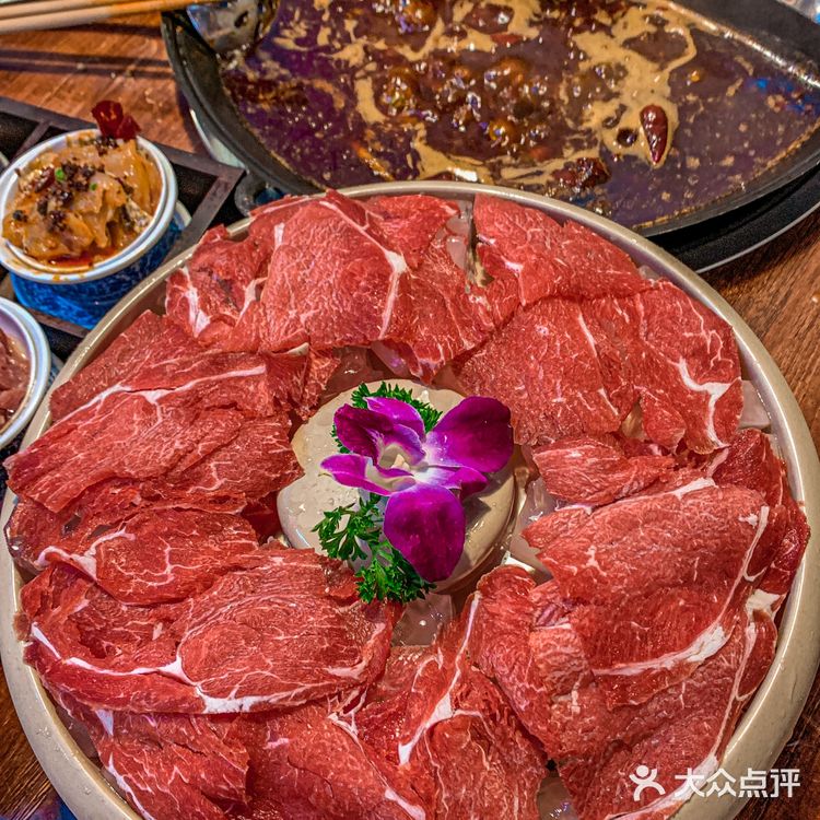 广州北京路探店|这家楠火锅的糯鸡爪一嗦脱骨！