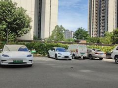 -TESLA 特斯拉(深圳观澜特斯拉直营钣喷中心)