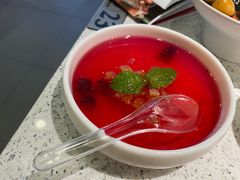 鲜火龙果冰粉-老佛爷铜炉蛙锅(海岸城店)