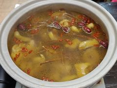 五指毛桃石橄榄鸡煲-金龙·打边炉(南京西路店)