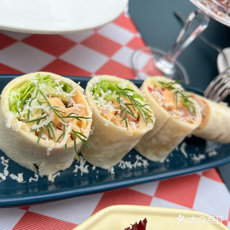 龙门浩老街的江景餐厅位置太好了,坐在这喝茶吃饭我能呆半天