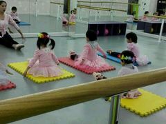 -Isee灰姑娘国际儿童艺术中心(BHGMall店)