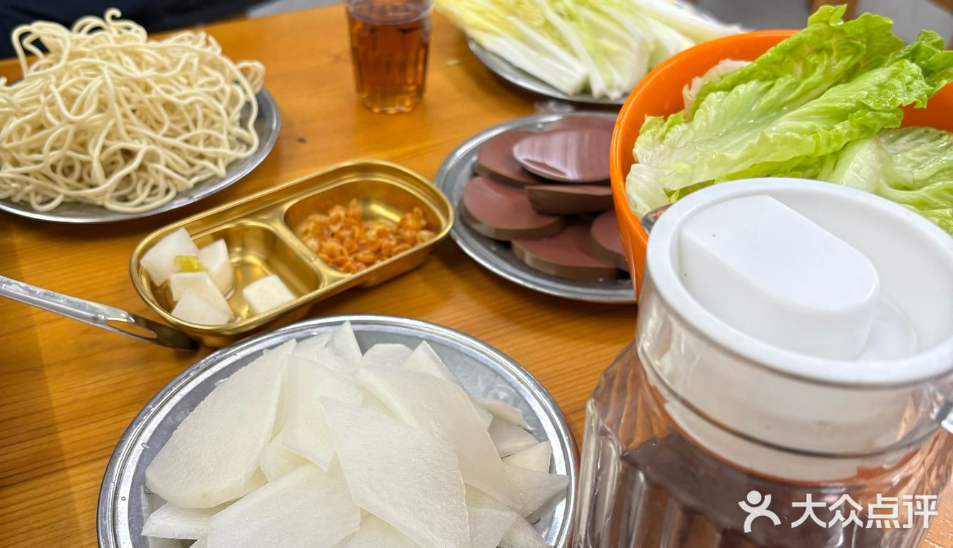位于财大小吃街宝藏牛骨头店