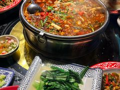 -牟记江湖重庆地标特色菜鱼蛋海鲜羊蝎子(巴南区黑金冠十多年好店)