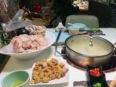 -洪氏嗨捞·猪肚鸡火锅(阳光天地店)