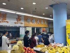 自助取餐区-钟楼大面包