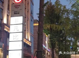 江北区打造的滨江路，很热闹的鎏家码头