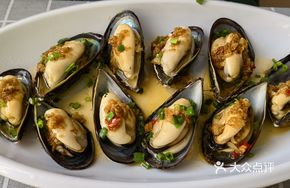 Garlic Steamed Mussels