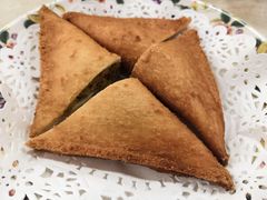 咖喱吞拿鱼角-喜莲咖啡
