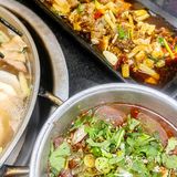 在翘脚牛肉汤锅店里吃到好吃的甜皮鸭