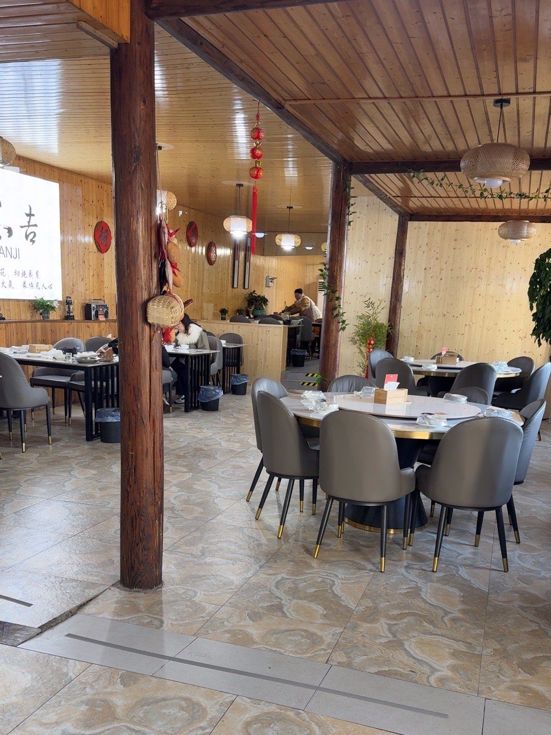 冬笋很新鲜,味道不错,杂鱼很好吃,味道适