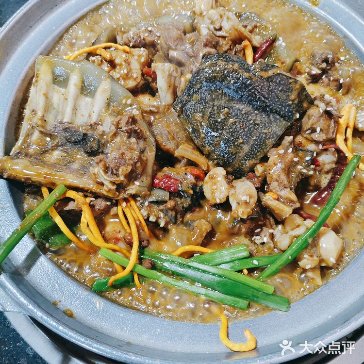 湖北特色火锅~甲鱼干锅！
