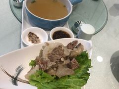 清水煮牛肉-食客堂麻婆豆腐专门店
