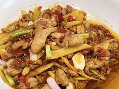 -阿瓦山寨·湘菜现炒·剁椒鱼头王(咸阳总店)