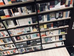 -钟书阁(群光广场店)