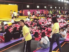 -嘿哟动霸CHUA·新潮玩运动娱乐中心·蹦床滑冰团建乐园